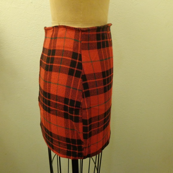Red and Black Plaid Mini Skirt - Picture 2 of 4